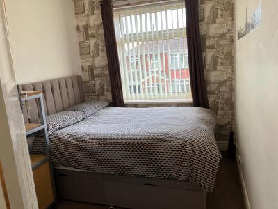 Double bedroom to let Main Photo