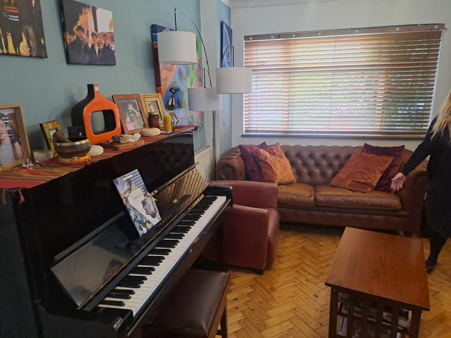 Lovely room close to  tube  Main Photo