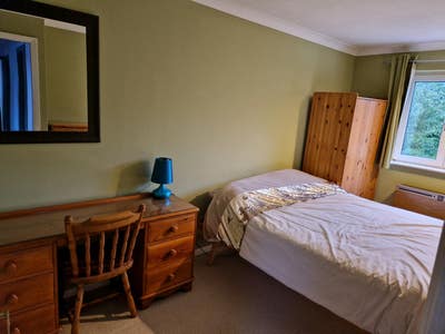 Double Room in village location SG2 Mon-Fri only Main Photo