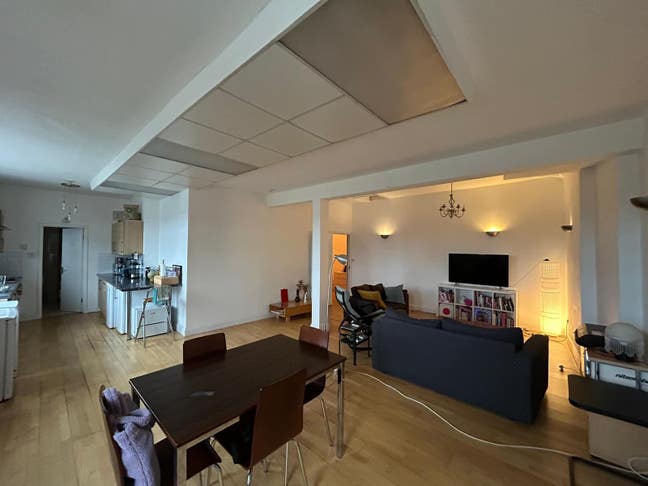 Double room in huge Bethnal Green loft (3 Bed) Main Photo