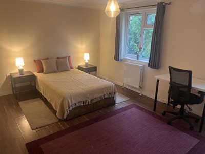 Fully furnished 3 bed house (all en-suite) Main Photo