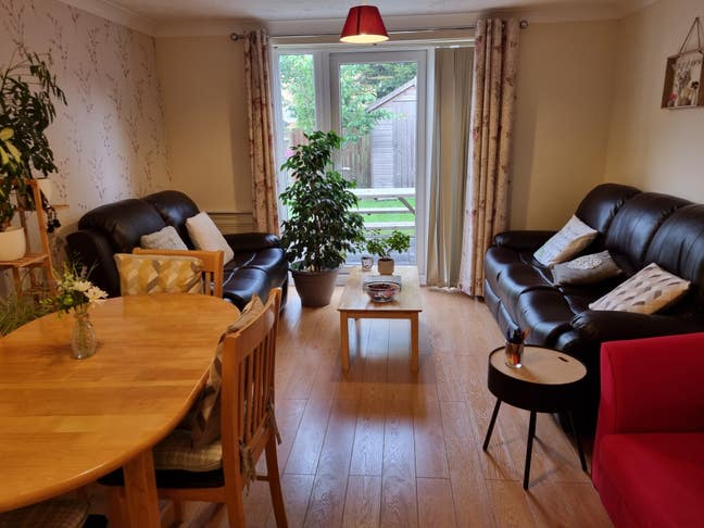Cosy room for rent in a beautiful property Main Photo