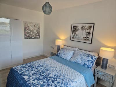 Luxury En-suite by train station-35min to Waterloo Main Photo