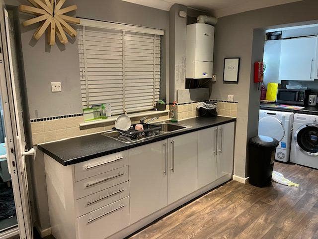 Ensuite Room To Let Main Photo