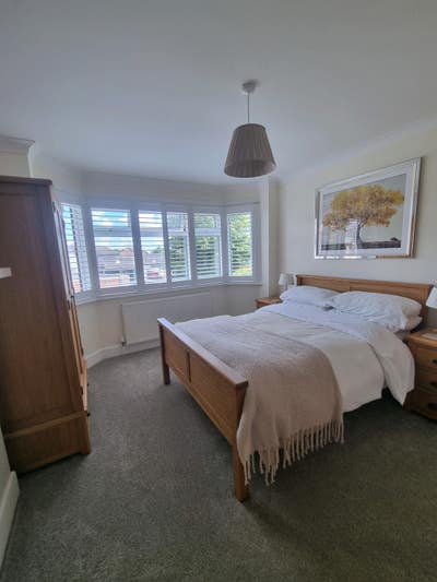 Newly decorated spacious double room Main Photo