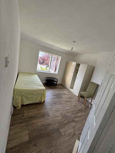 Room to let  Main Photo