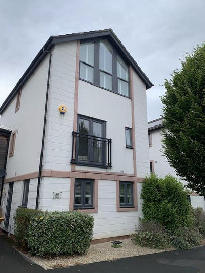 Double en suite room with access to garden Main Photo