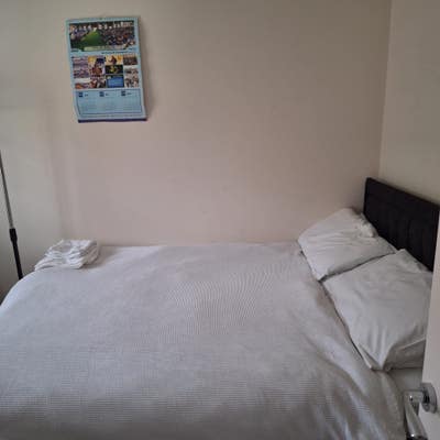 1 double room to rent in a clean house Main Photo