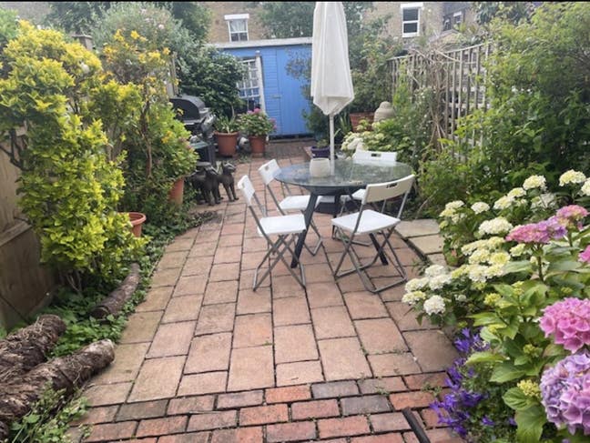 Dbl Rm in Beautiful Spot - Friendly & Independant  Main Photo