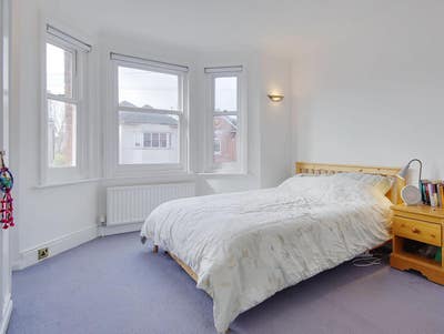 Double room in 3 bedroom house Main Photo