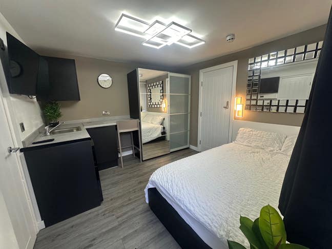 DN1 Brand New Luxury "Studio" En-Suite Kitchenette Main Photo