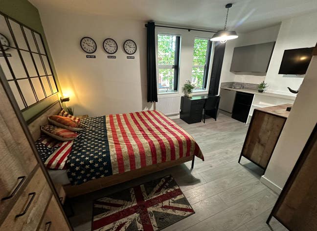 DN1 New Renovation Large Luxury En-Suite Room Main Photo