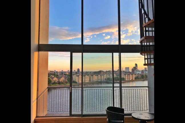 WFH-friendly | Canary Wharf | HUGE | Private bath Main Photo