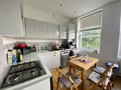 Double room in large 2-bed flat - Caledonian Rd Main Photo