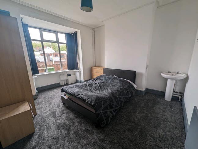 * 1 Room Left - Big Room - All Bills inc *** Main Photo