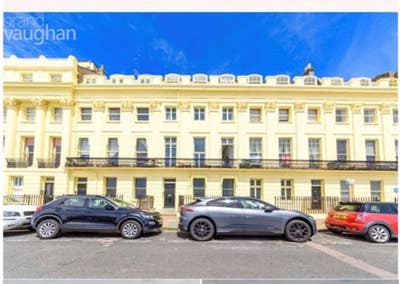 Lovely bedroom in a 2 bed flat on the sea front  Main Photo