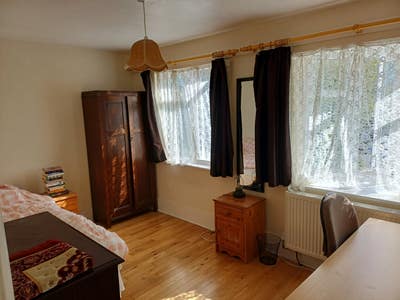 Spacious Double Room with lots of light! Main Photo