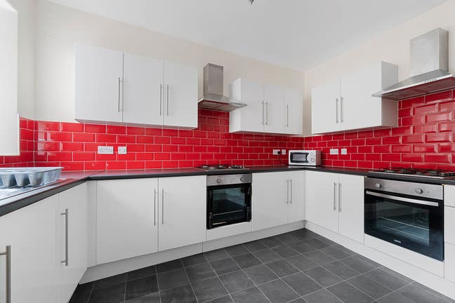 4 Connaught Avenue  Main Photo