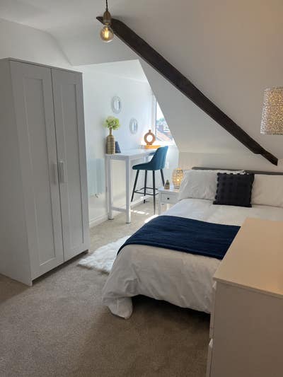 Double En-suite Room with KItchenette - Staplehill Main Photo
