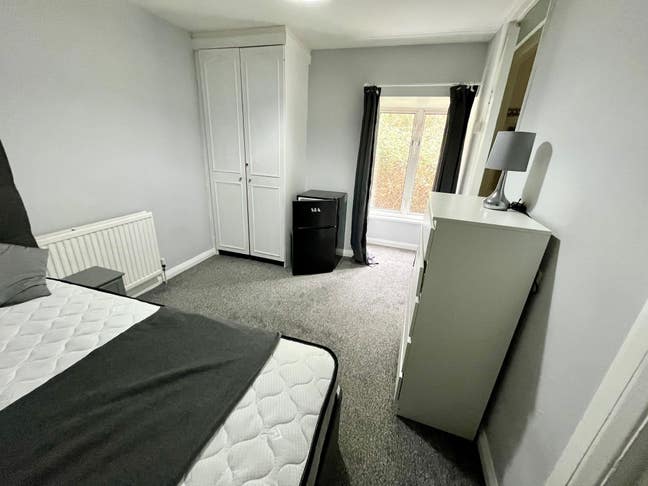 Ensuite room upmarket road close hospital all inc Main Photo