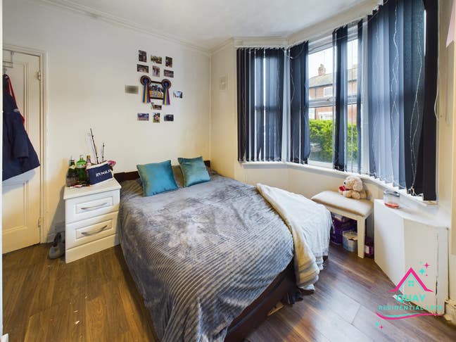 Professional House Share Main Photo