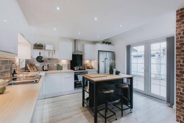 Short walk to Bicester Village! 🛍️ Main Photo