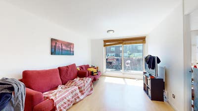Spacious 2-Bedroom Maisonette in Archway N19 Main Photo