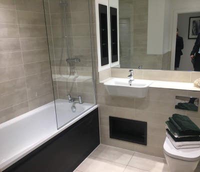 Double Room and bathroom in modern apartment Main Photo