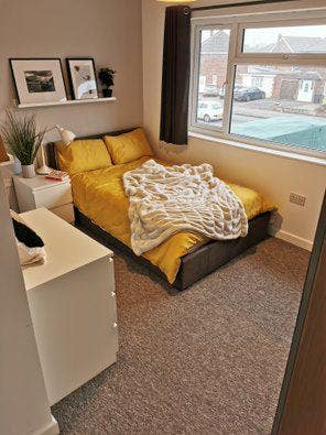 Spacious Double En-Suite & FREE Off-Street Parking Main Photo