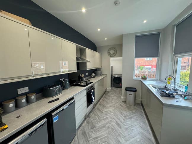 Premium Interior Designed Ensuites  - Landseer Ave Main Photo