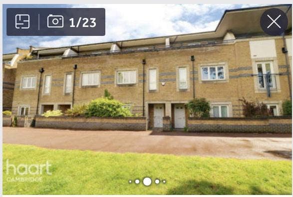 Lovely en suite bedroom in Morden townhouse  Main Photo