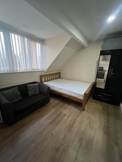 1 Charming Studio flat with all bills included Main Photo