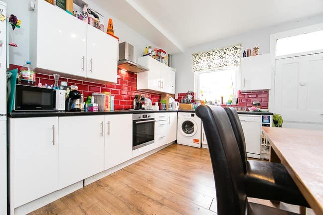 Fantasic House on Headingley Avenue Main Photo