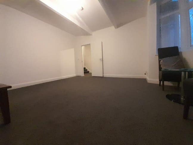  Double Room Available now in CR7 Close to stops Main Photo