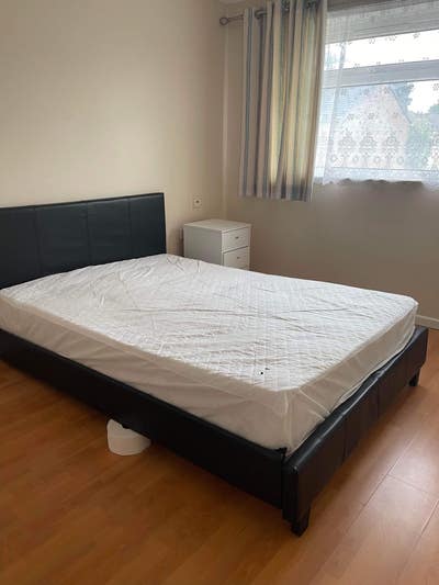 Double Size room spacious and quite house Main Photo
