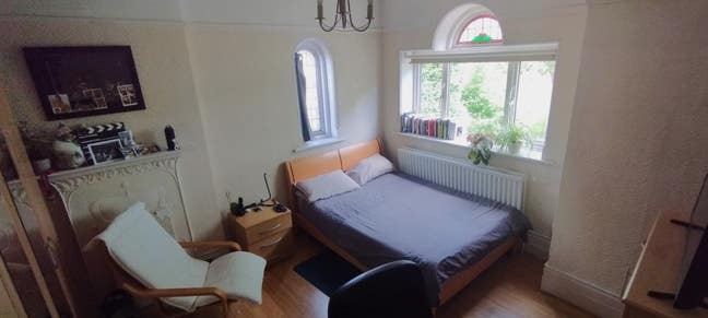 Beautiful  Room to Let -- Wanstead  Main Photo