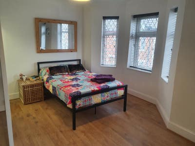 New Ensuite Double Nr Hospital + Towncentre Main Photo