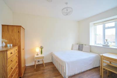 East Finchley N2, Studio Flat £1,195+electric only Main Photo