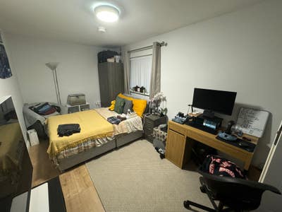 Double Bedroom with Ensuite for let Main Photo