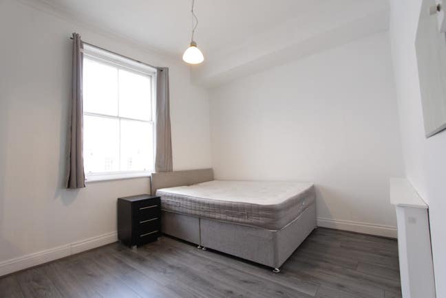 Large double room near Royal Oak Station Main Photo