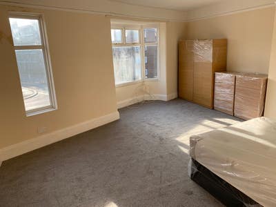 Huge Double Room in Lewisham  Main Photo