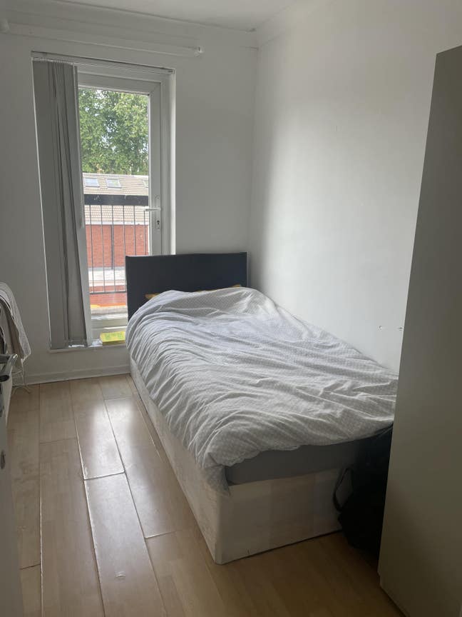 Sublet single room near Hackney Central for July  Main Photo