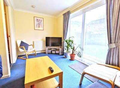 Lovely Double Room in Great House Share Main Photo
