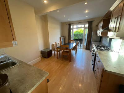 Beautiful Double in Gorgeous House! Main Photo