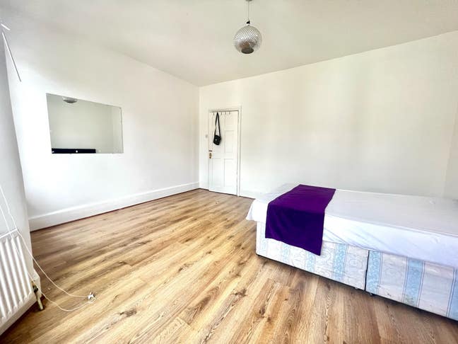 Large Room to Let in Ilford Main Photo