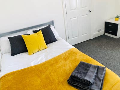 Large double room, all bills inc, fast internet Main Photo