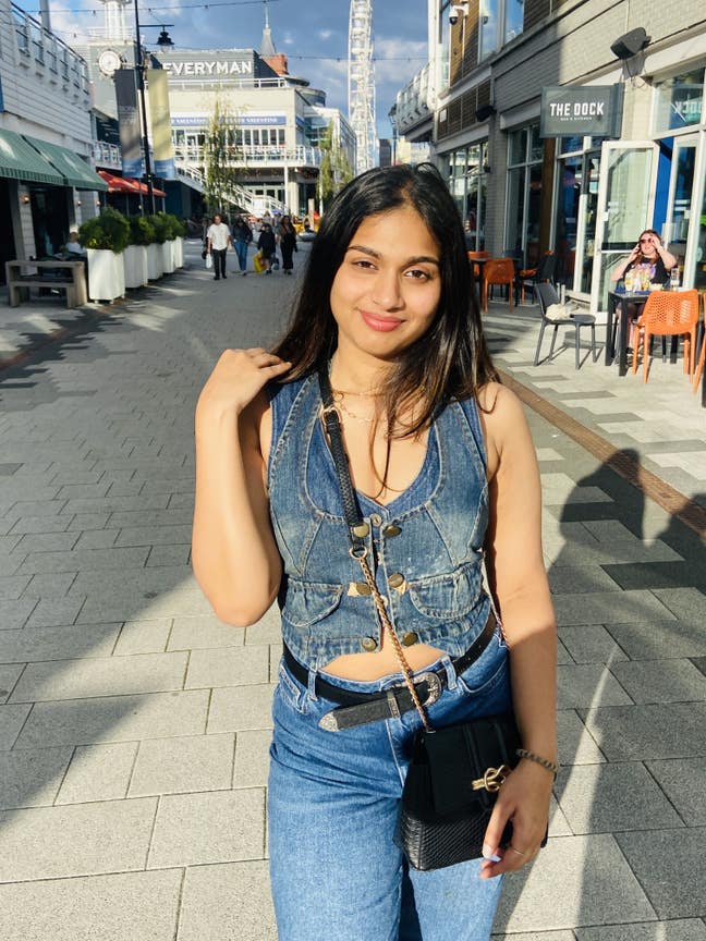 I am a female aged 23. I am looking for a dou... Main Photo