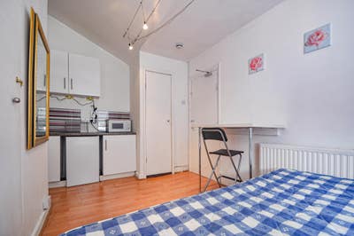 !Only electricity to pay! Modern & stylish studio  Main Photo