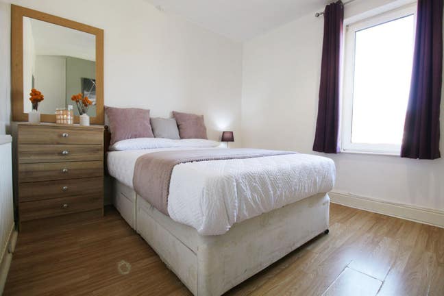 Bright & Airy Double Room Available to let Main Photo