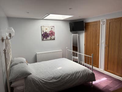 Quiet, comfortable  en-suite room close to HPC Main Photo